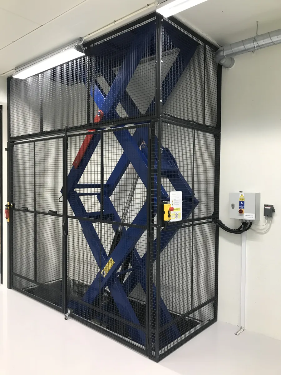 Schaarheftafel als goederenlift bij 12Go Biking